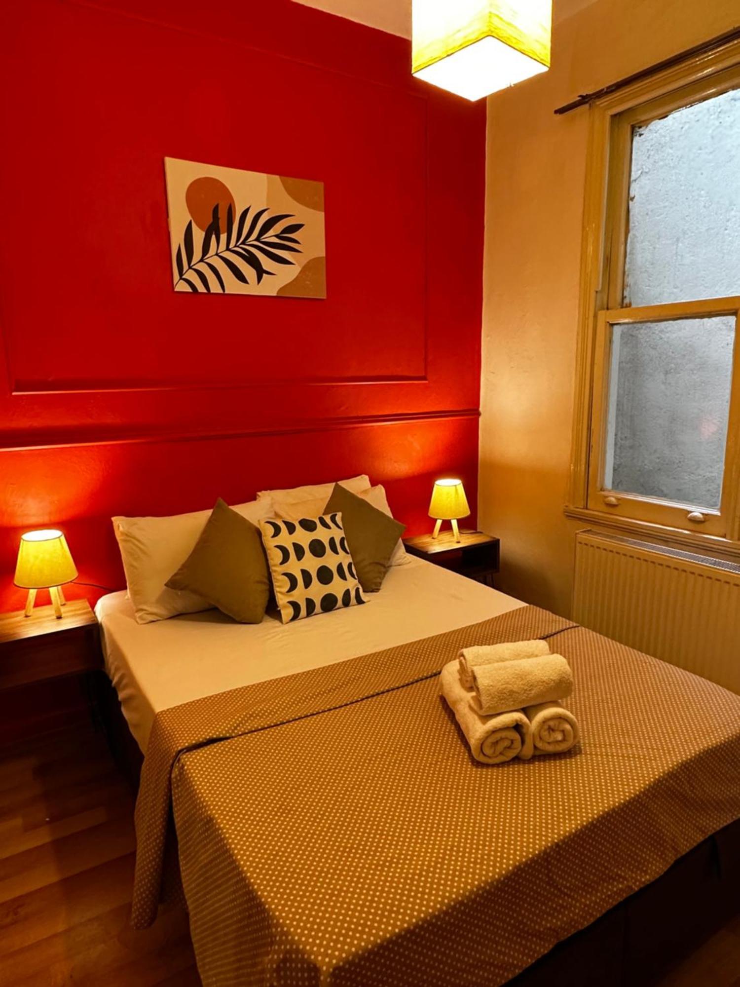 Apart Otel In Great Location In Kadikoy Seaside W. Amazing Shared Terrace *