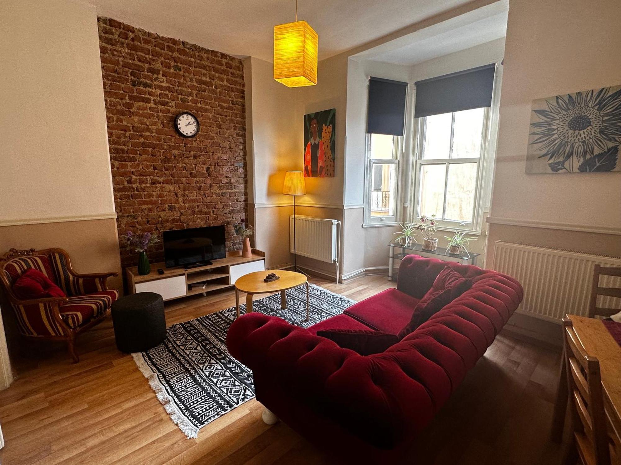In Great Location In Kadikoy Seaside W. Amazing Shared Terrace Appart hôtel